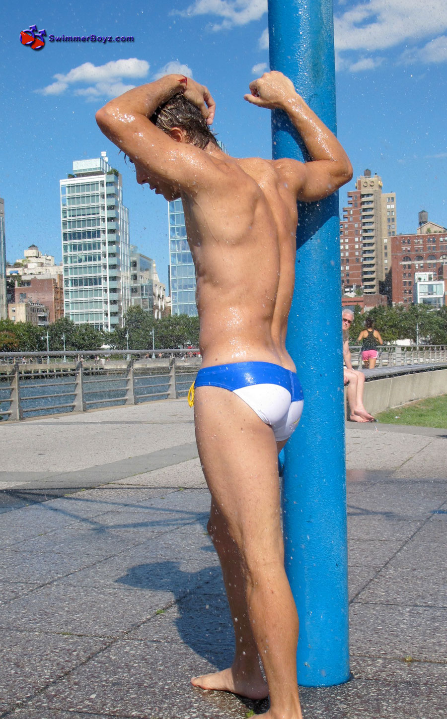 Click for more speedo photos.
