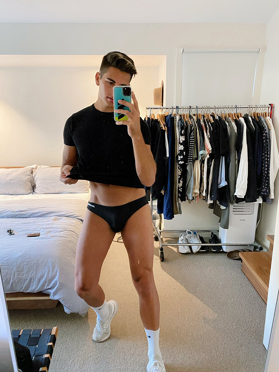 Click for more speedo photos.