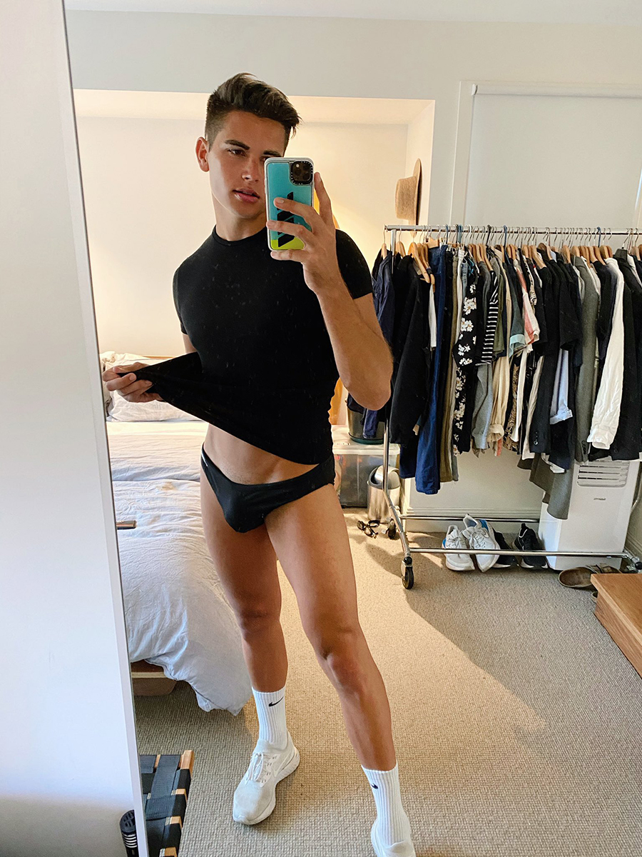 Click for more speedo photos.