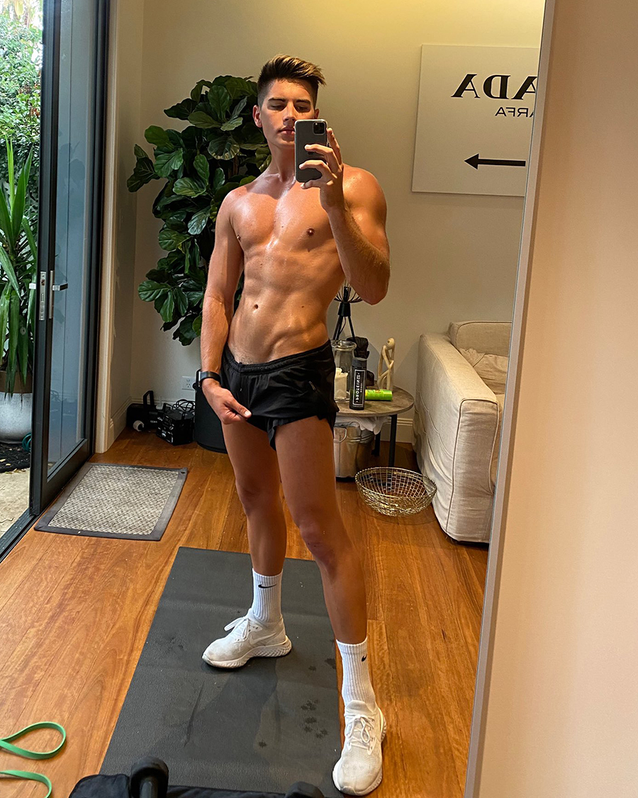 Click for more speedo photos.