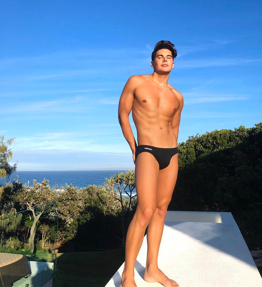 Click for more speedo photos.