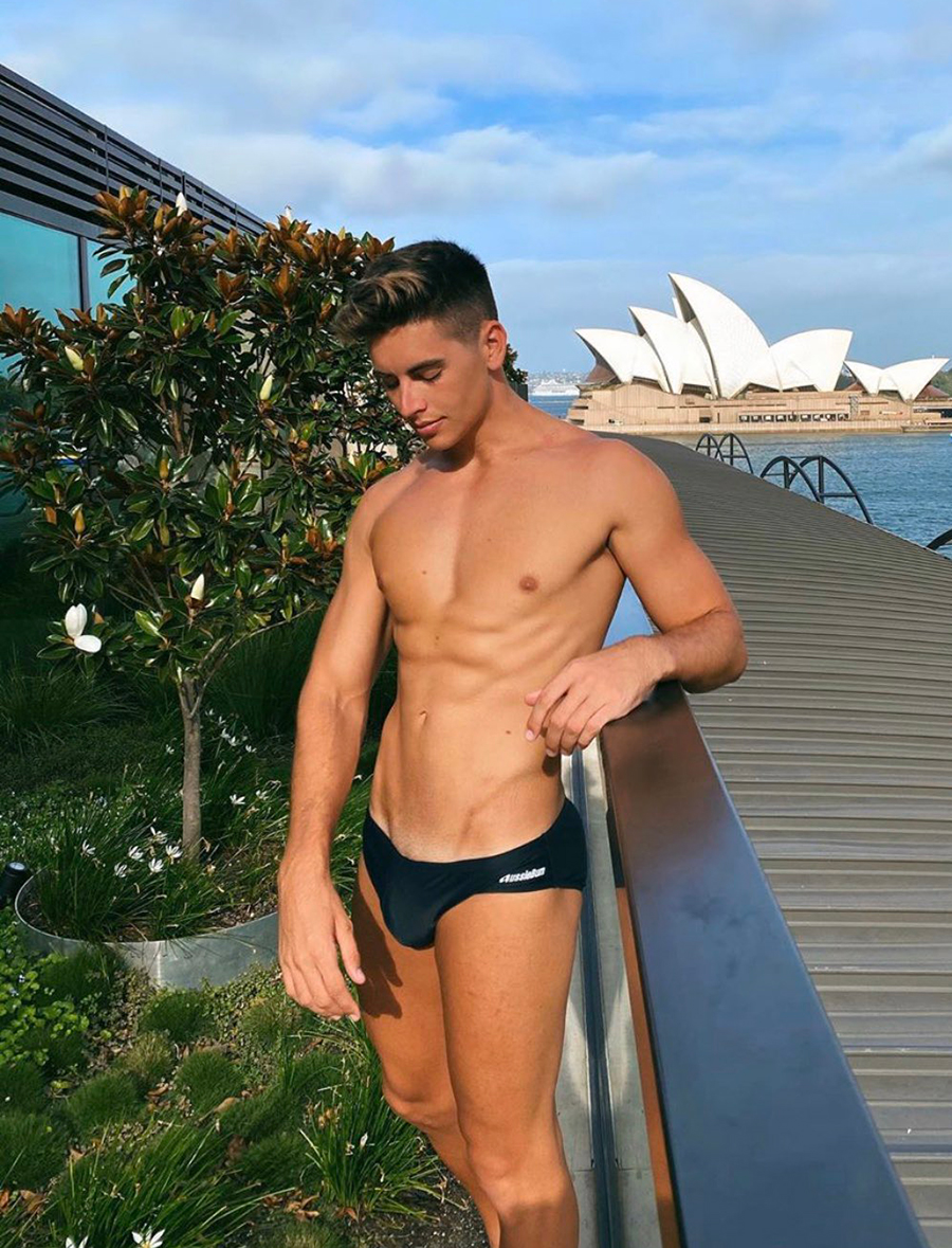 Click for more speedo photos.