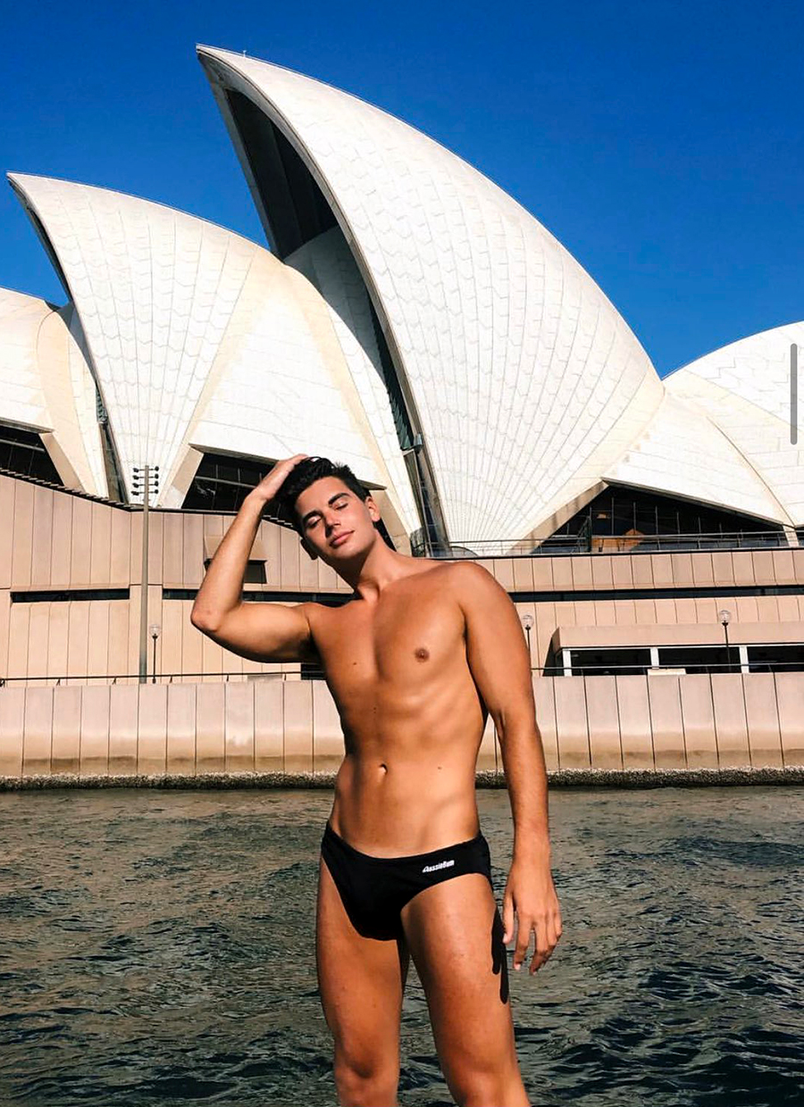 Click for more speedo photos.