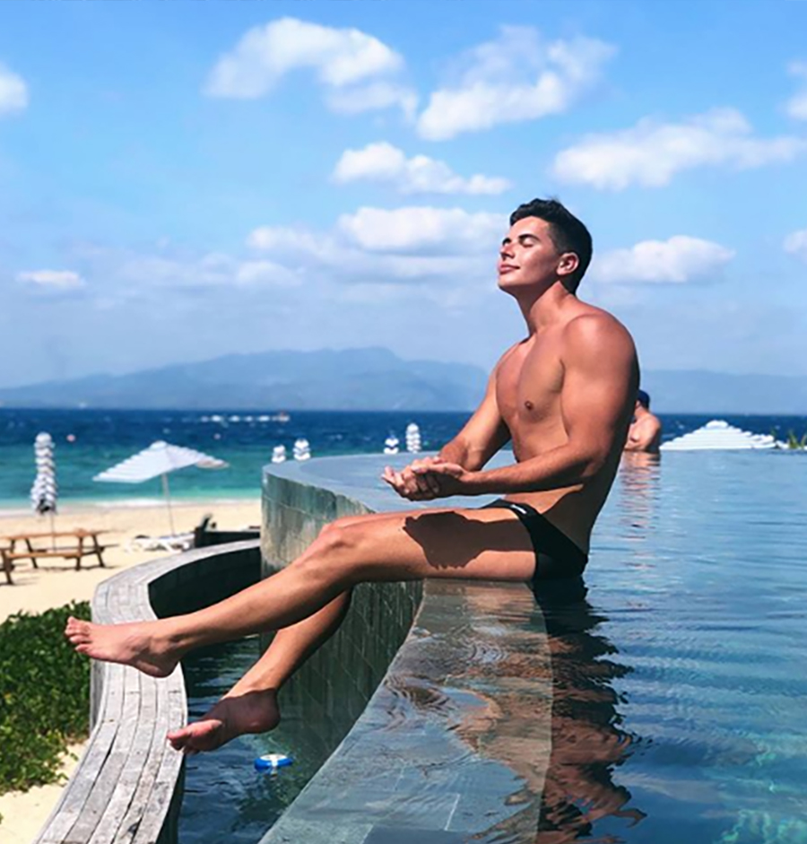 Click for more speedo photos.