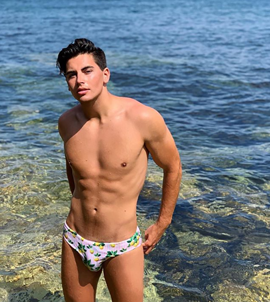 Click for more speedo photos.