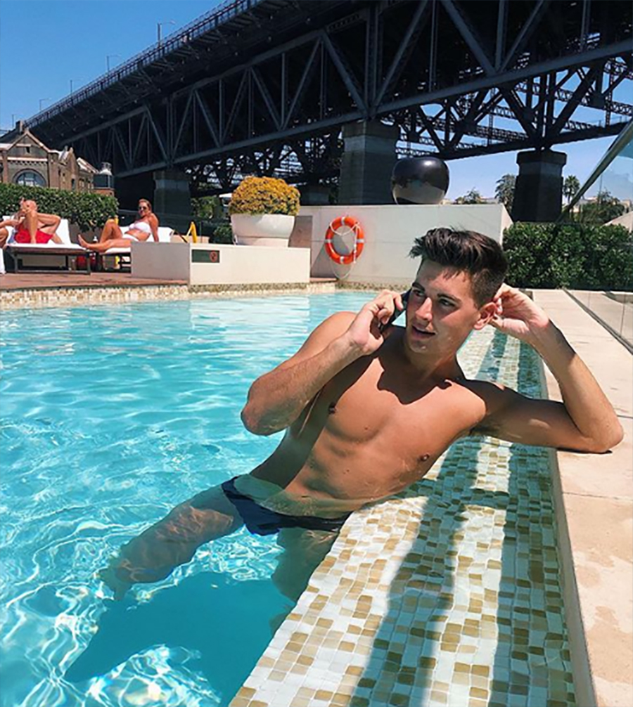 Click for more speedo photos.
