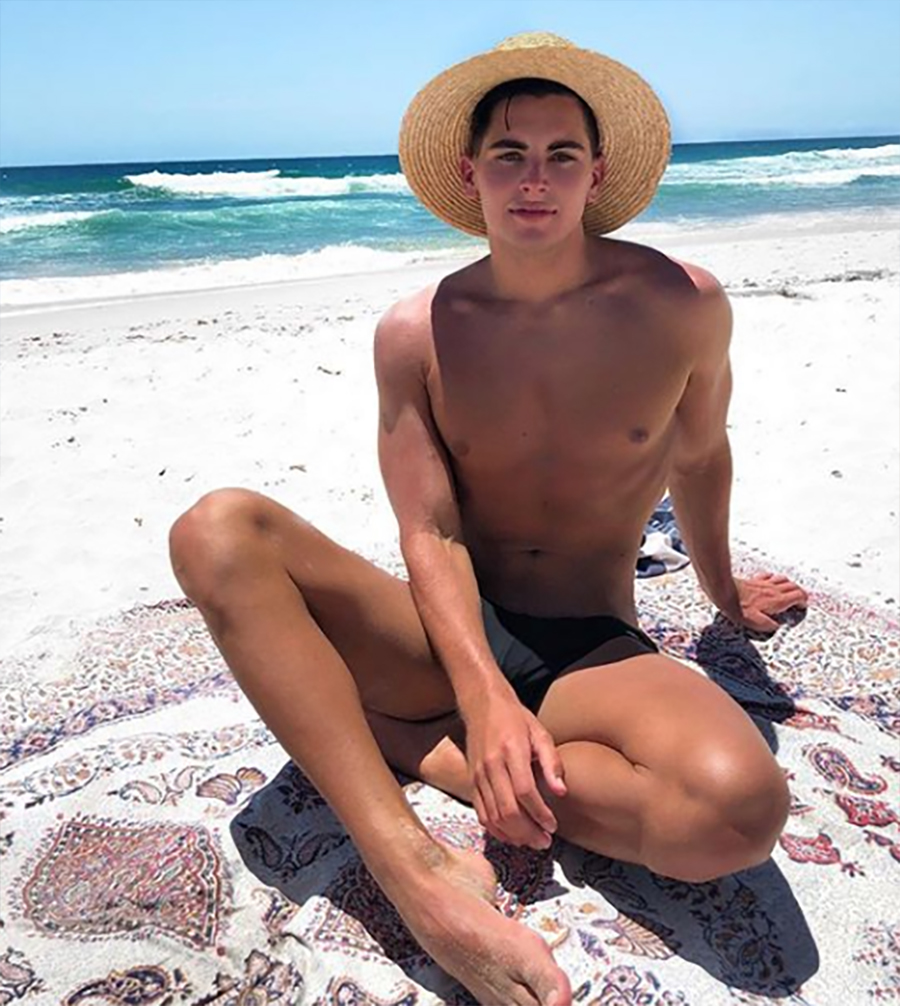 Click for more speedo photos.