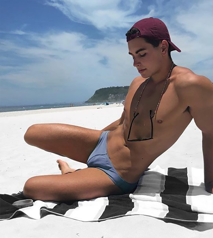 Click for more speedo photos.