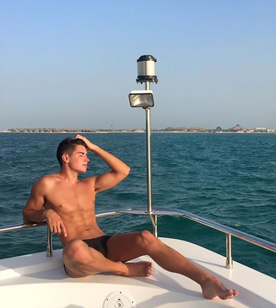 Click for more speedo photos.