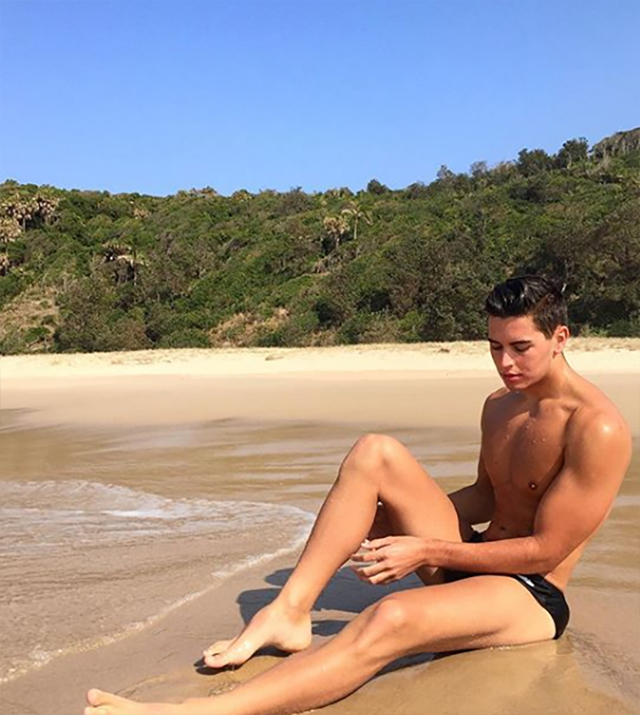 Click for more speedo photos.