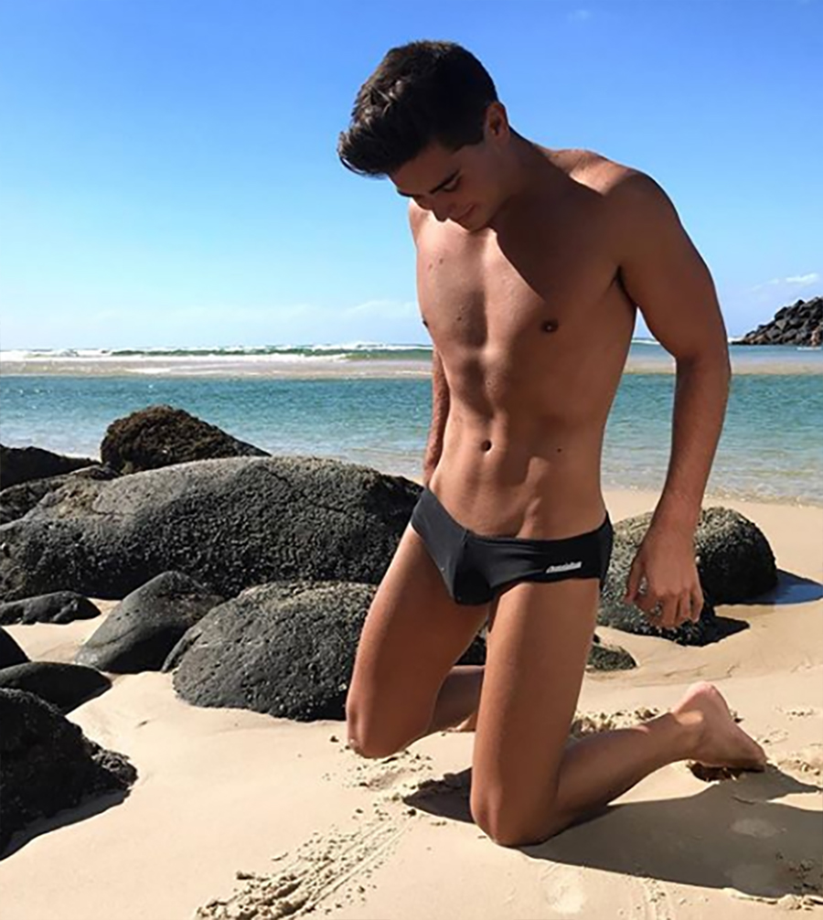 Click for more speedo photos.