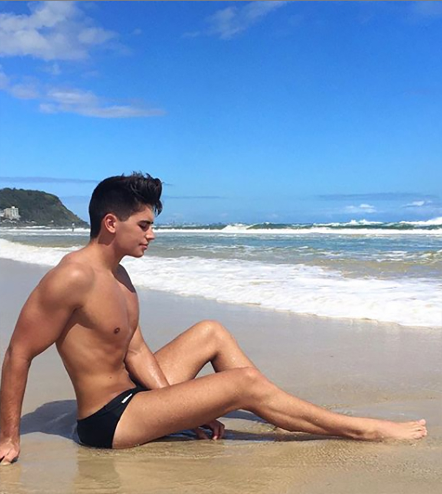 Click for more speedo photos.