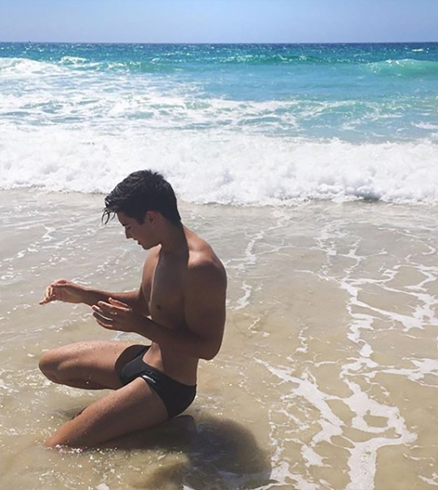 Click for more speedo photos.