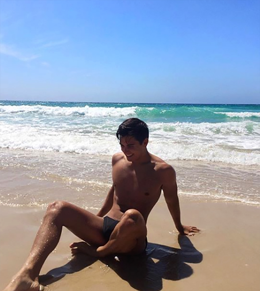 Click for more speedo photos.