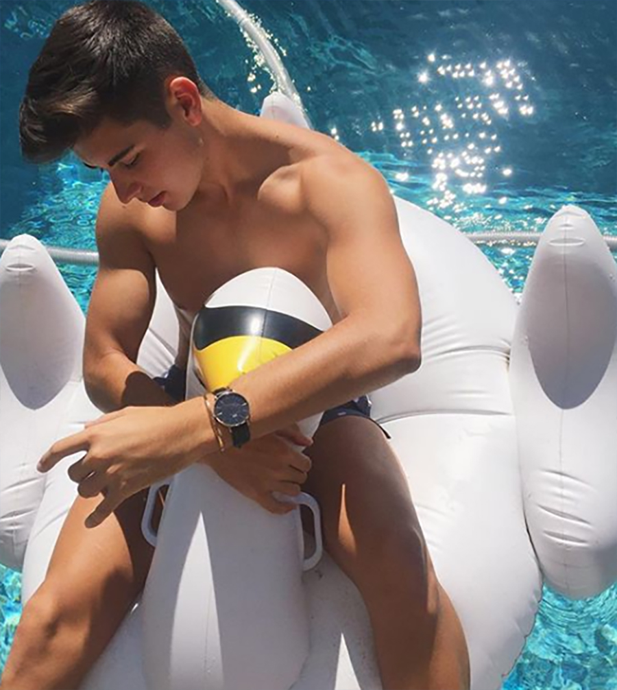 Click for more speedo photos.