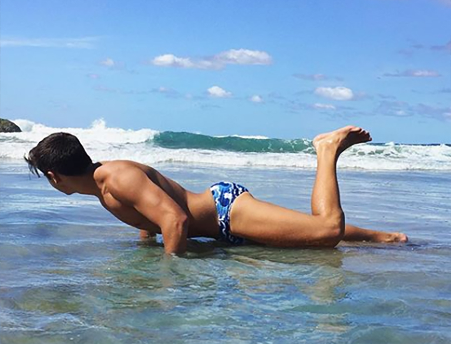 Click for more speedo photos.