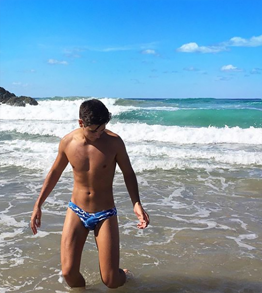 Click for more speedo photos.
