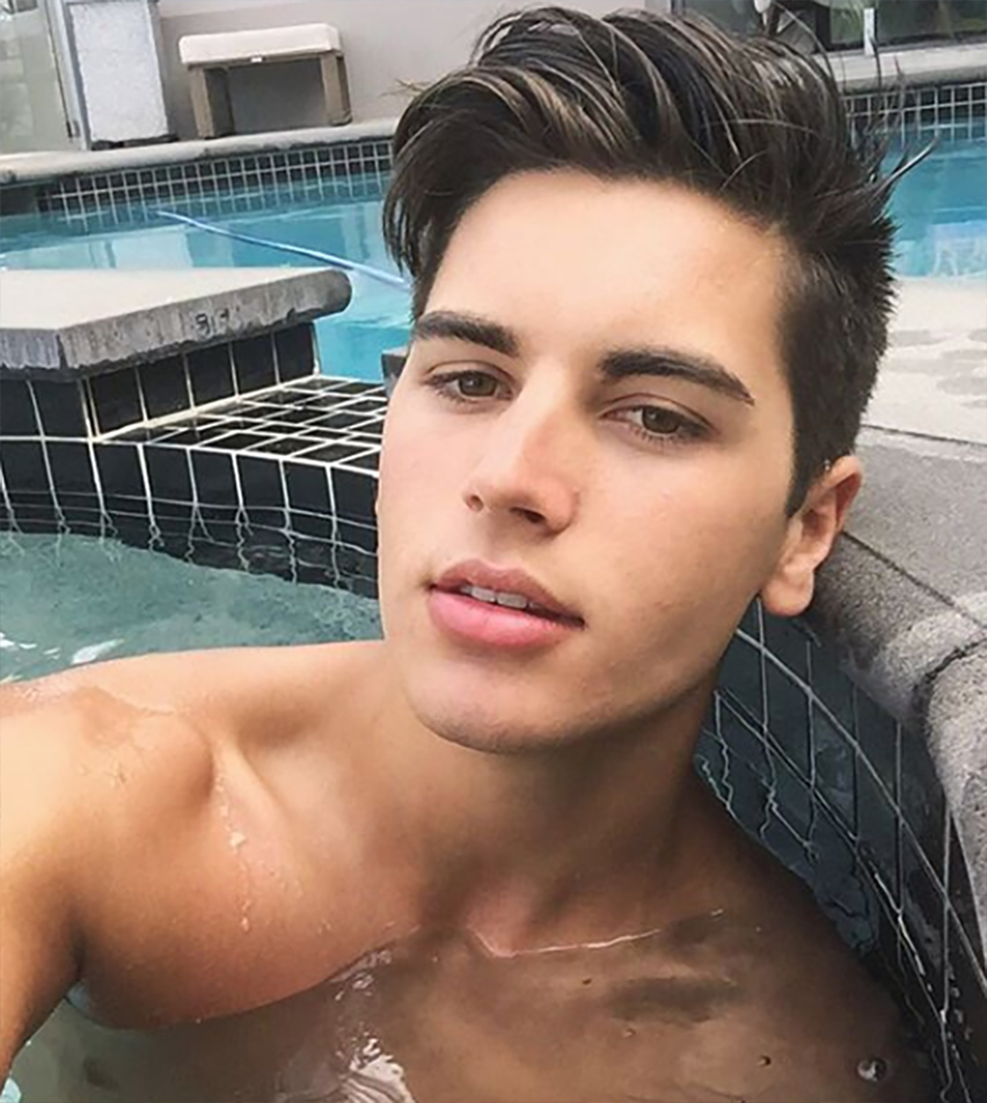 Click for more speedo photos.