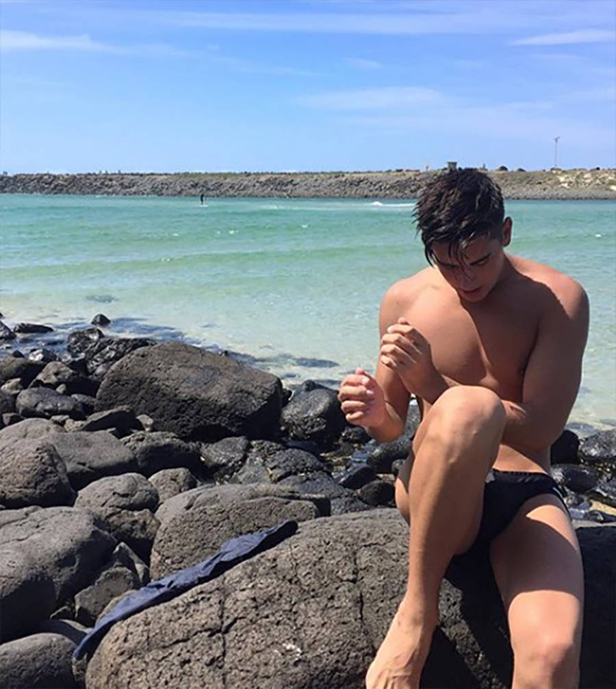 Click for more speedo photos.