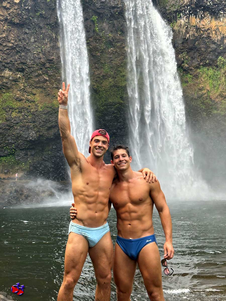 Click for more speedo photos.