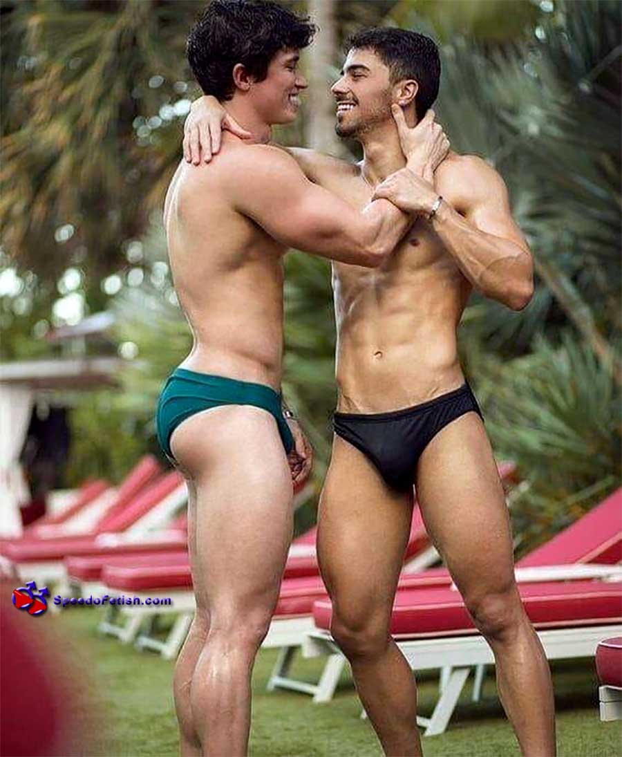 Click for more speedo photos.